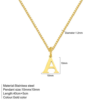 Collar con inicial chapado en oro de 18K